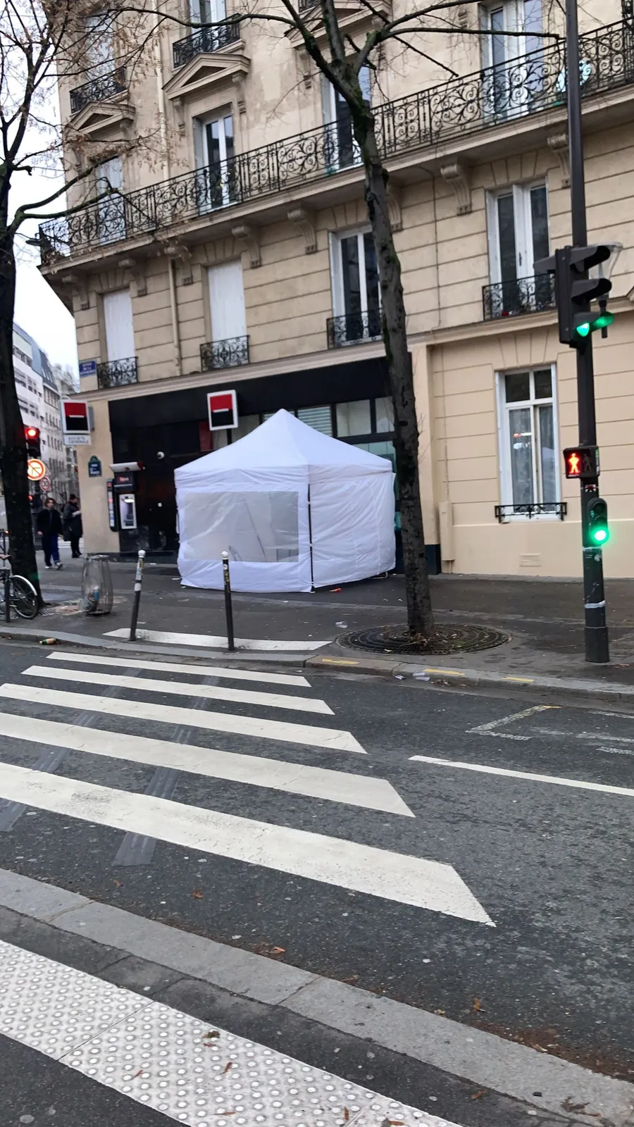 Centre de dépistage dans une rue de Paris