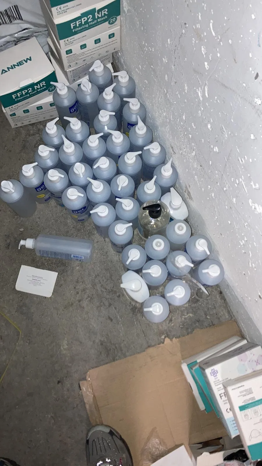 Stock de gel hydroalcoolique et de masques FFP2