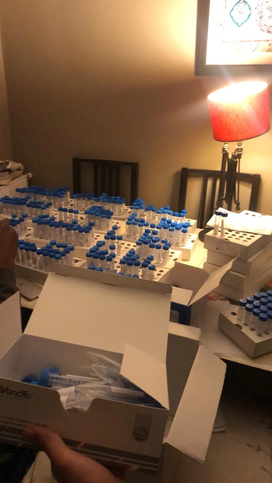 Préparation des tubes PCR avant acheminement au laboratoire