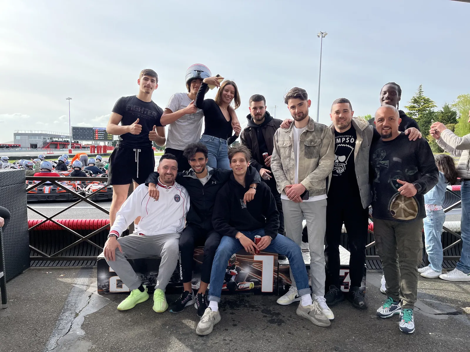 L'équipe sur le podium du karting