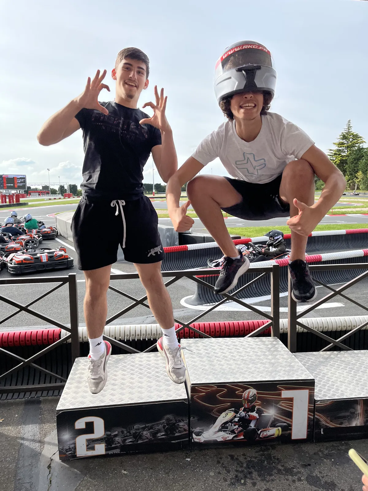 Sur le podium de la sortie karting